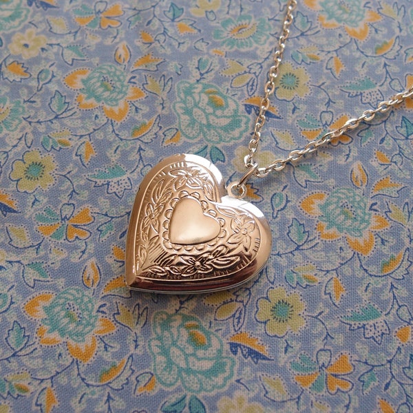 Floral Detail Heart Locket Pendant Necklace