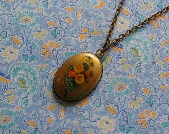 Vintage Floral Cameo Pendant Necklace