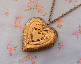 Large Antique Brass Plated Heart Locket Pendant Necklace