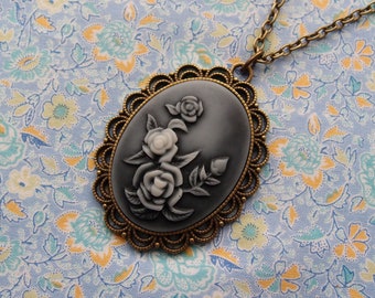 Bouquet of Flowers Cameo Antique Gold Plated Pendant Necklace