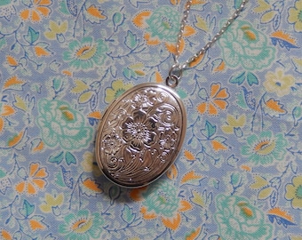 Floral Oval Locket Pendant Necklace