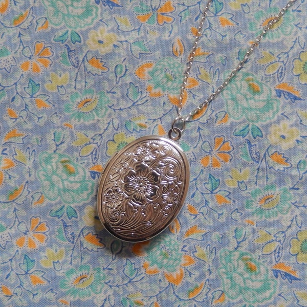 Floral Oval Locket Pendant Necklace