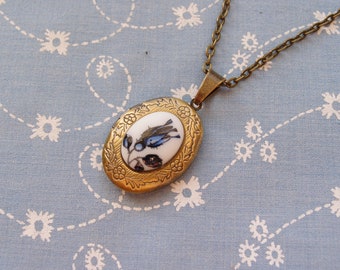 Antique Brass Plated Oval Locket with Floral Cameo Pendant Necklace