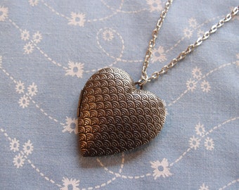 Antique Plate Large Heart Locket Pendant Necklace