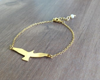 Dainty Bird Bracelet, Minimal Gold Bracelet,  Friendship Bracelet, Gold Bird Bracelet, Nature Jewelry, Gift Under 20,Pearl