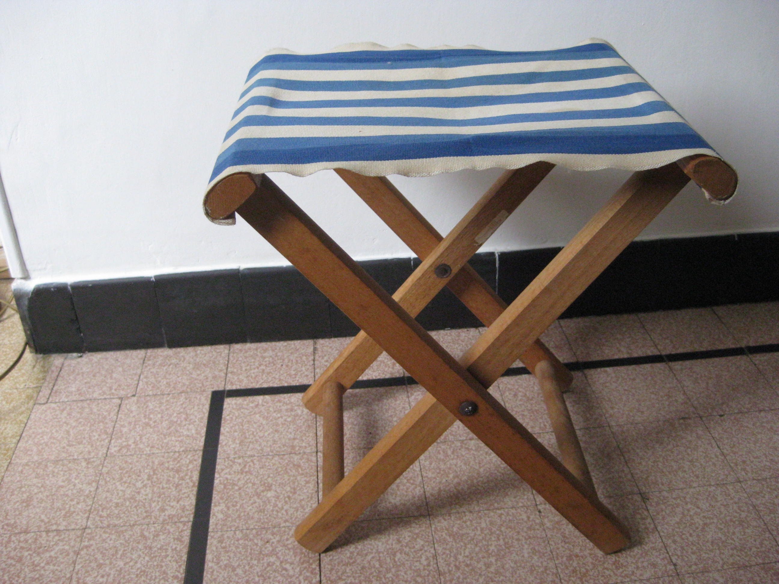 Chaise de Plage Pliable en Bois, Siège Poisson avec Rembourrage Toile Rayée.