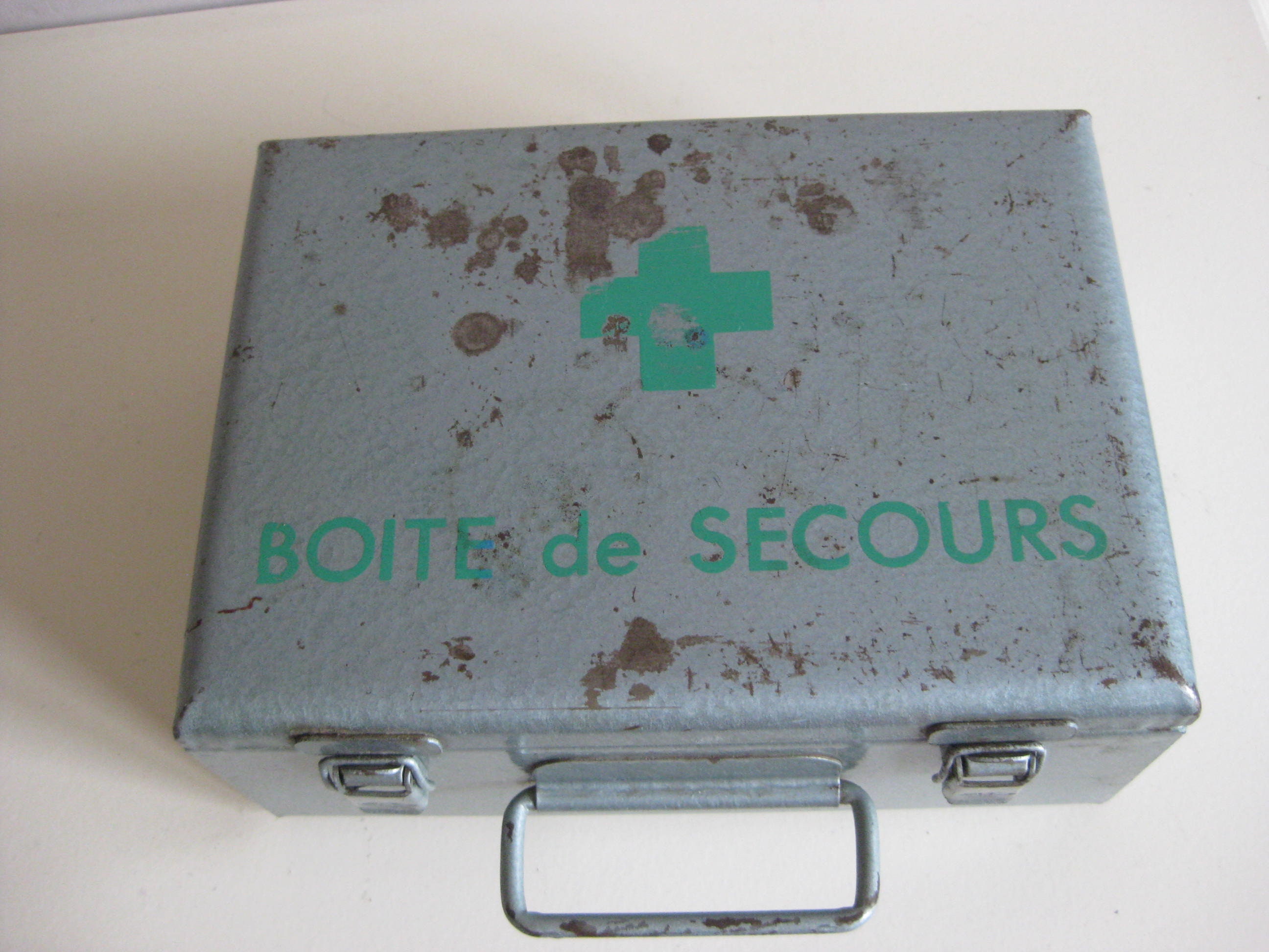 Français Trousse de Premiers Soins en Métal Boite Secours.