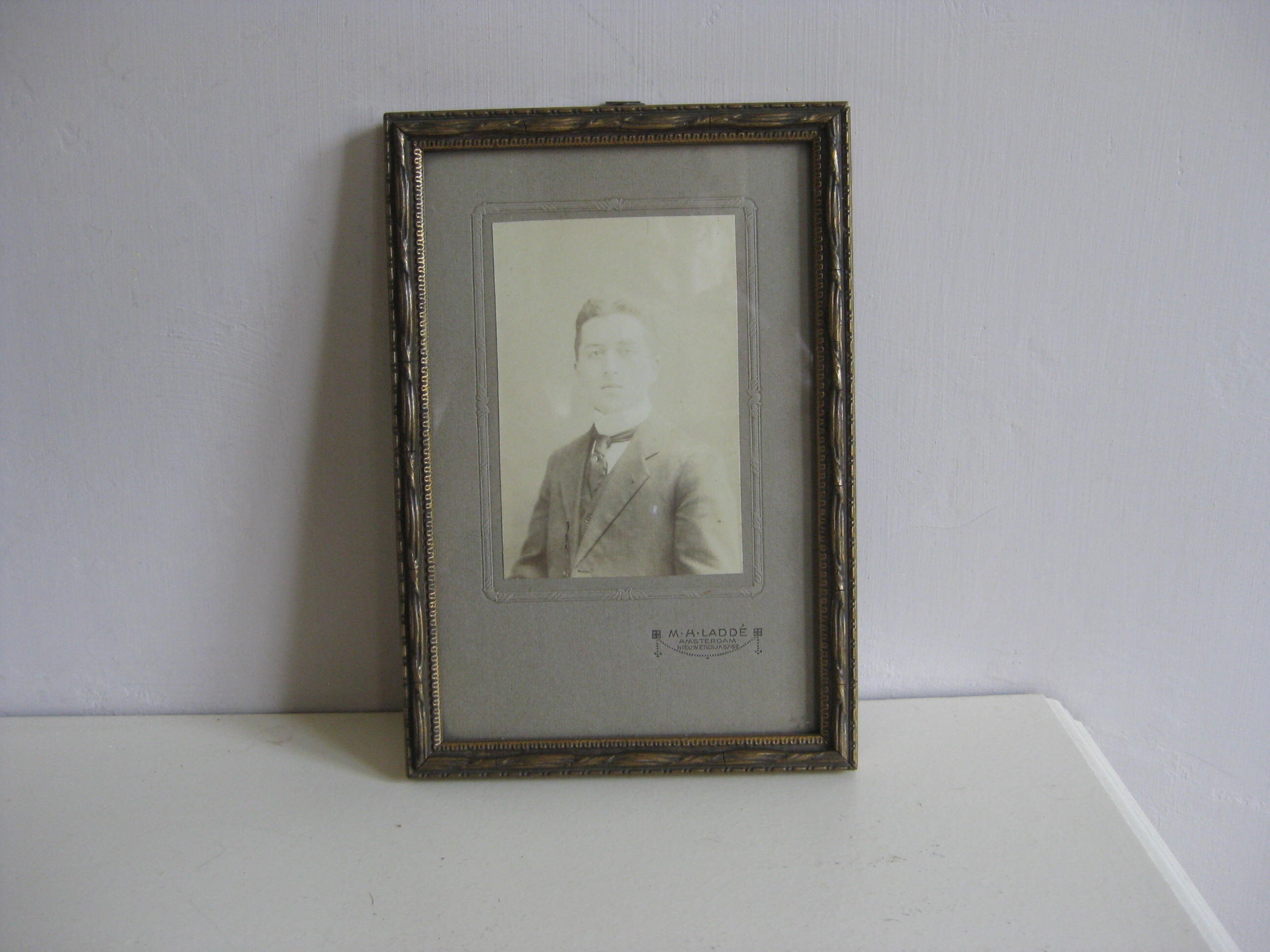 Beau Cadre Mural en Bois Vintage Néerlandais.