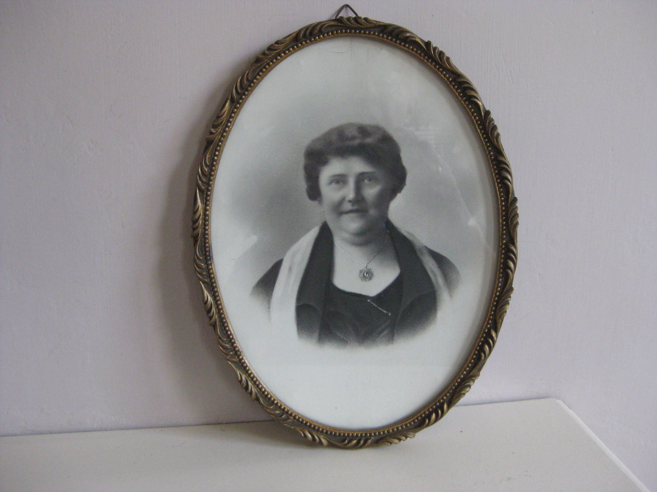 Français Cadre Mural Ovale Vintage en Bois.