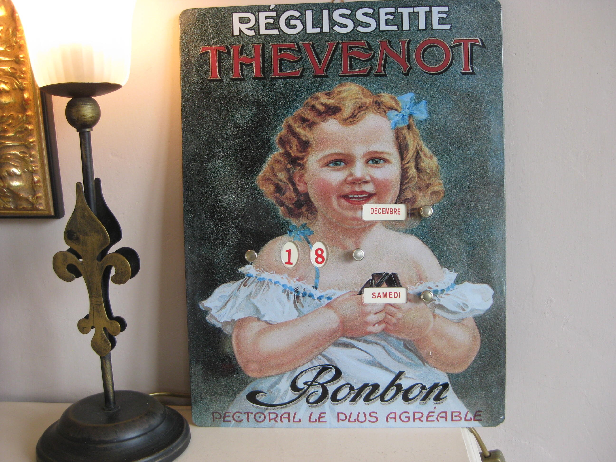 Plaque Publicitaire Par E-Mail Vintage avec Indication Du Mois, Jour et de La Date.