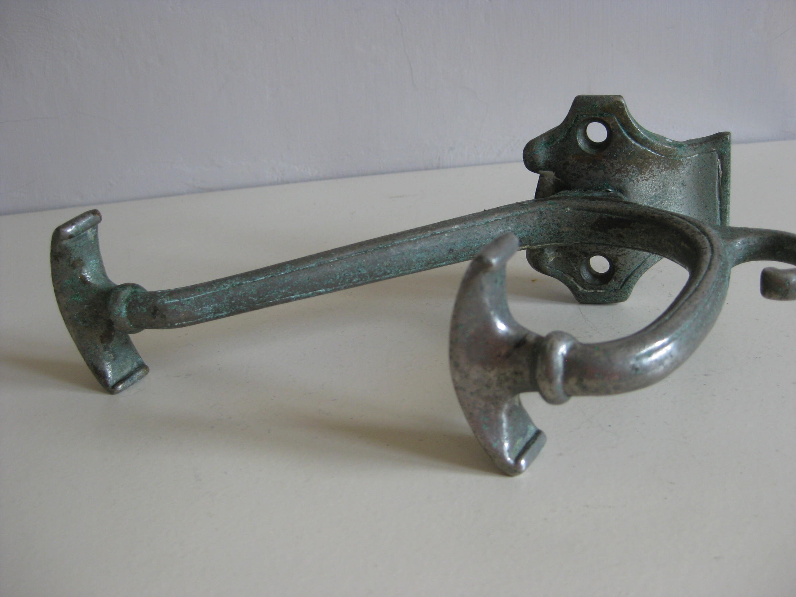 Vintage Français Grand Crochet de Manteau en Métal.