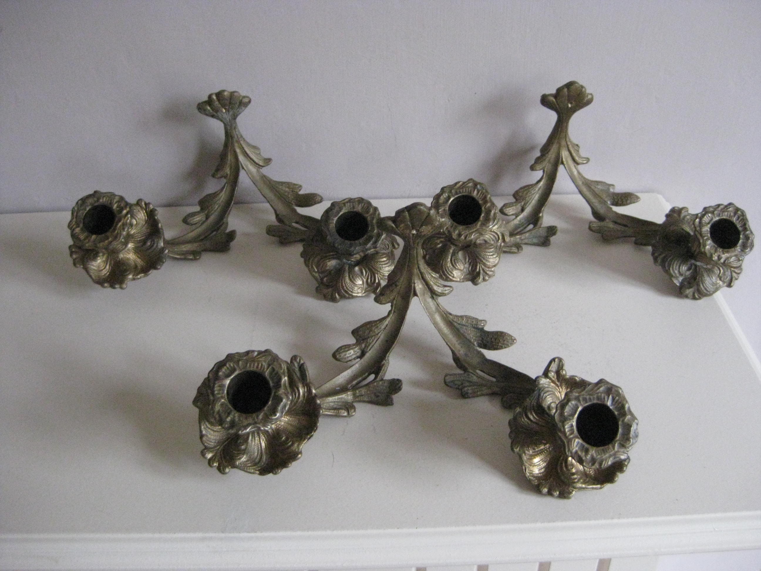 3 Les Mêmes Chandeliers Muraux en Cuivre avec 2 Bras.