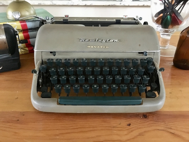 typewriter working typewriter Remington typewriter fully functional typewriter qwerty Remington Monarch typewriter portable typewriter