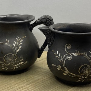 New Amsterdam Silver Co. Quadruple Plated Sugar Bowl and Creamer
