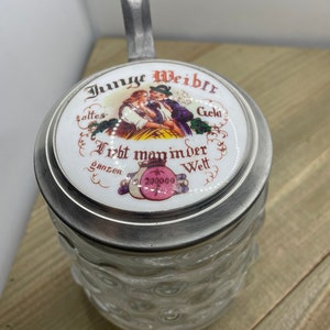 Junge Weiber Deckel Bierkrug