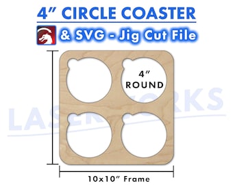 Op de afbeelding: Een digitaal downloadbestand voor een 4 inch rond onderzetter jig-snijontwerp. Het ontwerp bevat vier cirkels, elk met een diameter van 4 inch, in een frame van 10x10 inch. Het bestand is compatibel met LightBurn- en SVG-software.