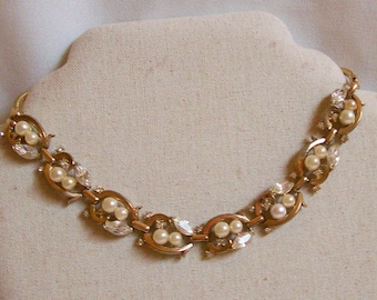 Vintage Trifari Pat Pending Pearl Rhinestone Necklace Collectible 1940s Costume Jewelry