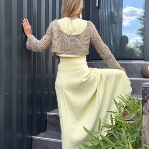 Gilet écologique : Le fil d’ortie est une alternative durable aux fibres synthétiques et traditionnelles. Sa culture nécessite peu d’eau et de pesticides, ce qui en fait un choix respectueux de la planète.