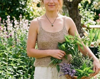 nettle thread tank top, inspired by artisanal traditions, bringing a touch of originality to your wardrobe.