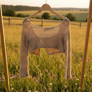 This natural nettle yarn vest is a sustainable alternative to synthetic and traditional fibers. An eco-friendly choice. image 6