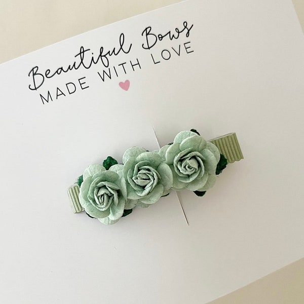 Barrette à cheveux vert sauge, barrette fleur vert sauge, barrette fleur pour fille, barrette à cheveux pour fillette, noeud vert sauge, barrette à fleur, barrette à cheveux pour fille