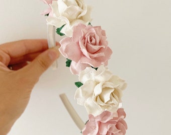 Stoffige roze bloemenhoofdband, bloemenhoofdband, ivoorkleurige satijnen hoofdband, bloemenmeisjes hoofdband, bloemenmeisjes hoofdband, blush roze hoofdband