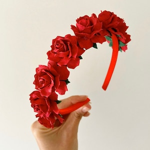 Tiara de flor vermelha, tiara de cetim vermelho, tiara de florista, coroa de flores vermelhas, florista, tiara de Natal, faixa de cetim vermelho