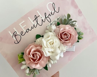 Haarclip met bloemen, oudroze haarclip, haarclip met bloemen, haarclip met ivoorkleurige bloemen, haarclip met bloemenmeisje