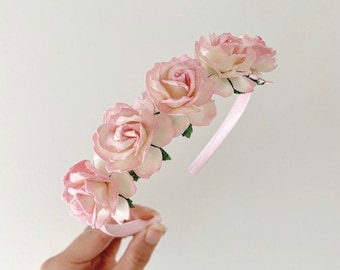 Roze bloemenhoofdband, hoofdband bloemenmeisje, satijnen hoofdband, bloemenmeisje, bruidsmeisjeshoofdband, aliceband, roze hoofdband, bloemenhoofdband