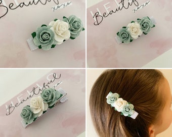 Saliegroene bloem haarclip, haarclip bloemenmeisje, bloemenclip, ivoorkleurige bloem haarclip, haarclip bruidsmeisje, haarstuk bloemenmeisje