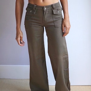 Y2K Khaki Bruna Cargobyxor: Oanvända Joggingbyxor i Bomull med Låg Midja och Vida Ben