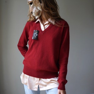 80s Burgundy Lambswool V Neck Sweater / Vintage Unisexe Boyfriend Winter Sweater image 1