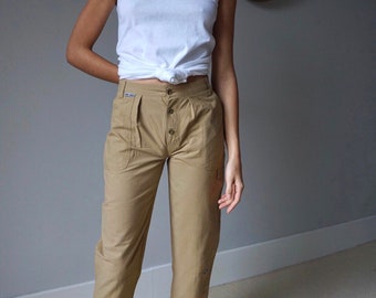 90s Camel Beige Cotton Capri Pants / Vintage Mid Rise Pleated Tapered Cropped Pants