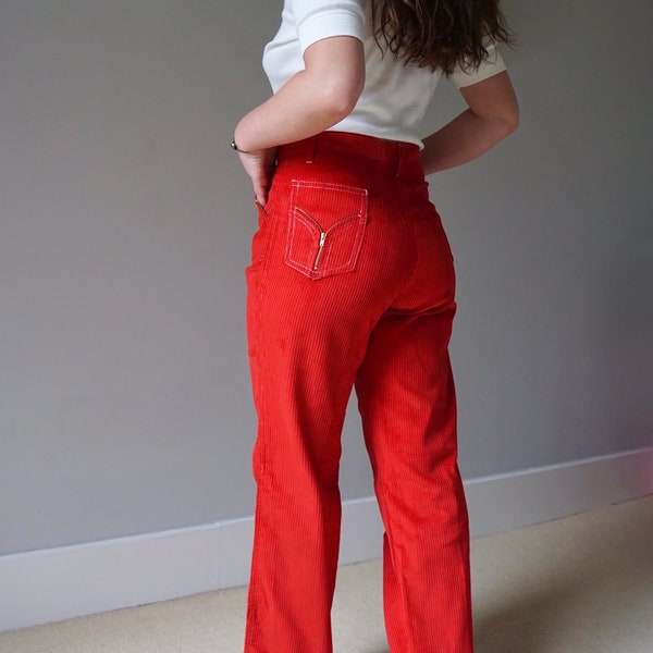 Pantalon en velours côtelé rouge des années 70 W33 / pantalon droit vintage taille haute Pure Seventies