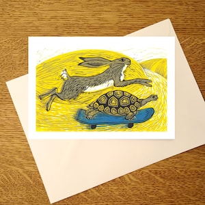 Schildpad en haas - A6-wenskaart - voor liefhebbers van hazen en schildpadden - geïnspireerd door Aesop's Fables - plasticvrij verkrijgbaar, door Laura Robertson
