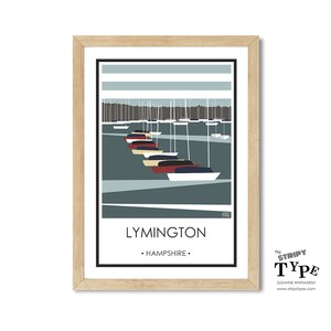 BATEAUX LYMINGTON, impression Hampshire. Affiche de voyage de haute qualité. Affiche côtière pour la maison. Motif à rayures par Suzanne Whitmarsh Type à rayures. image 3