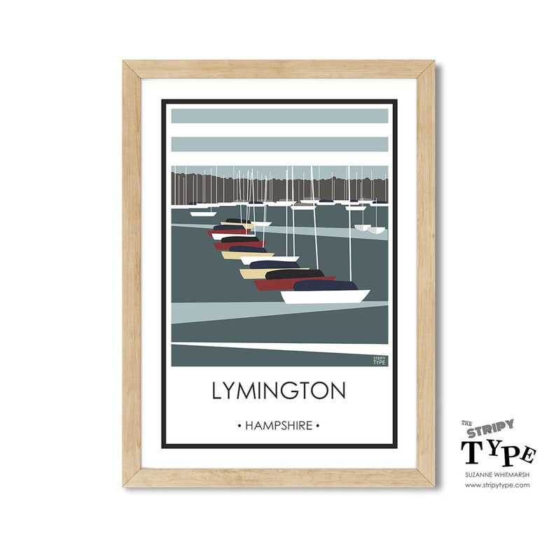 LYMINGTON BOATS, Hampshire Druck. Hochwertiges Reise Poster. Küstenposter für zu Hause. Streifendesign von Suzanne Whitmarsh Stripy Type. Bild 3