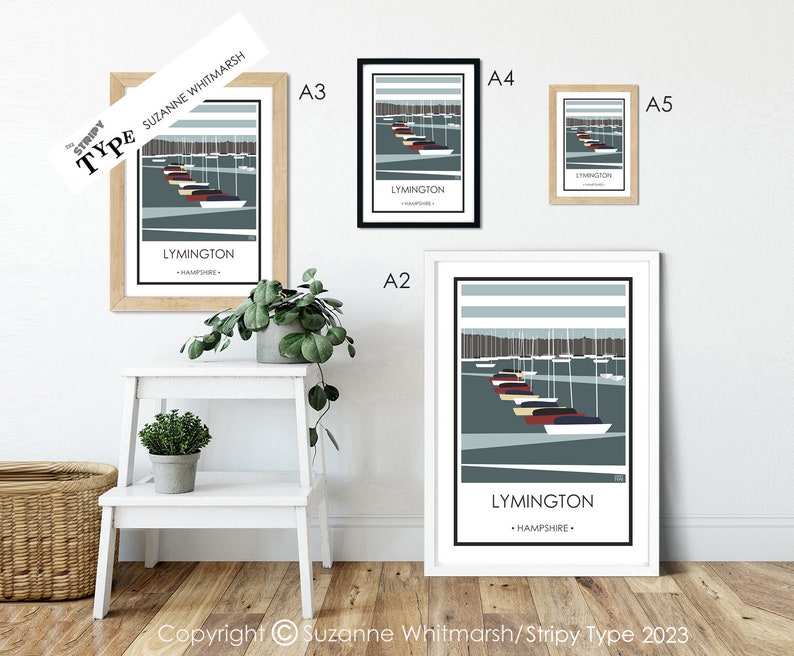 LYMINGTON BOATS, Hampshire Druck. Hochwertiges Reise Poster. Küstenposter für zu Hause. Streifendesign von Suzanne Whitmarsh Stripy Type. Bild 4