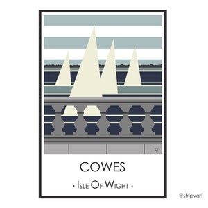 COWES. Weiße Boote. Insel Wight. Grafikdesign Reiseplakat. Hochwertiger Druck. Küstenposter für zu Hause. Streifen Retro-Designs. Bild 2