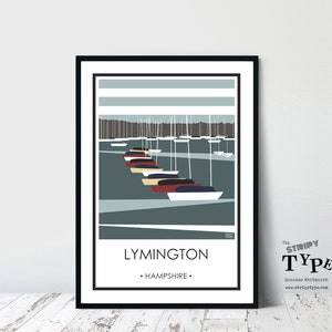 BATEAUX LYMINGTON, impression Hampshire. Affiche de voyage de haute qualité. Affiche côtière pour la maison. Motif à rayures par Suzanne Whitmarsh Type à rayures. image 1