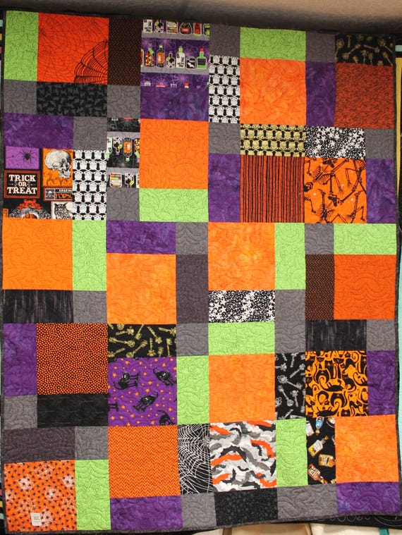 Halloween 1 Throw Quilt