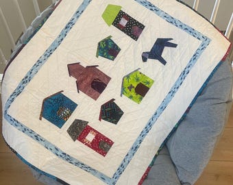 Tapiz de pared acolchado hecho a mano, manta pequeña con casas coloridas, borde de perro y tiburón