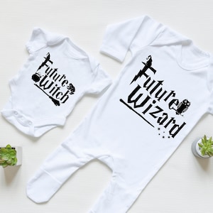 T-shirt Future Wizard/Future Witch Kids, Gilet o Sleepsuit, Magic Wizarding and Witchcraft School Baby Clothes, Magic Baby Announcement
