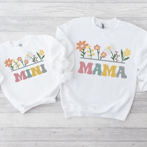 Suéteres florales a juego para mamá y mini, regalo para el Día de la Madre, suéteres a juego para madre e hija, sudadera para mamá, camiseta a juego para mamá, regalo para mamá