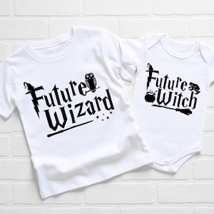 T-shirt Future Wizard/Future Witch Kids, Gilet o Sleepsuit, Magic Wizarding and Witchcraft School Baby Clothes, Magic Baby Announcement