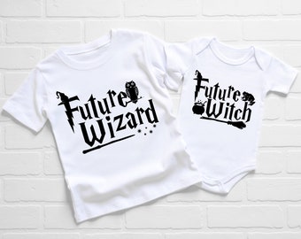 T-shirt Future Wizard / Future Witch Kids, gilet bébé ou combinaison de nuit, vêtements pour bébés à l’école Magic Wizarding et Witchcraft, annonce Magic Baby