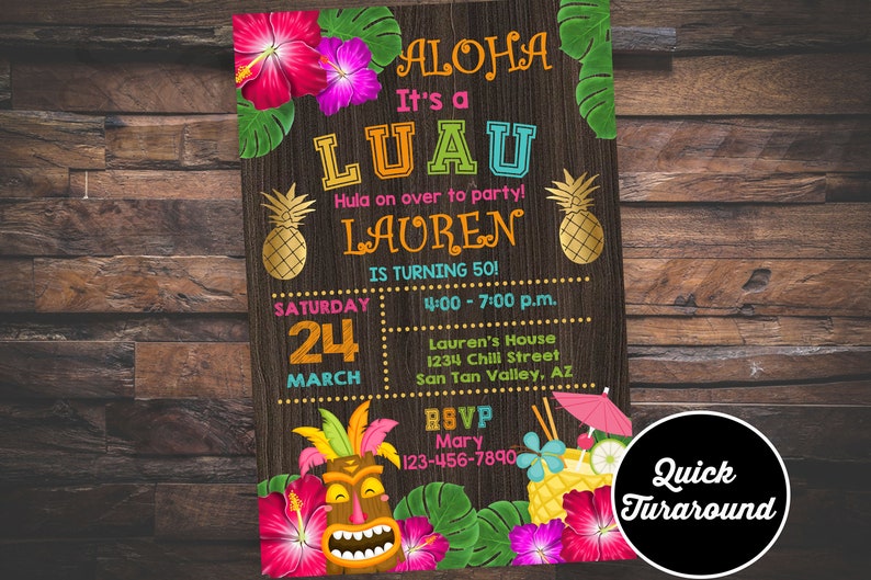 Puede incluir: Una colorida invitaci&oacute;n a una fiesta de luau con tem&aacute;tica tropical. La invitaci&oacute;n presenta una m&aacute;scara tiki, pi&ntilde;as, flores y el texto "Aloha It's a Luau Hula on over to party! Lauren is turning 50! Saturday 24 March 4:00-7:00 p.m. Lauren's House 1234 Chill Street San Tan Valley, AZ RSVP Mary 123-456-7890 Quick Turaround".