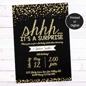 Puede incluir: Una invitaci&oacute;n de fiesta de cumplea&ntilde;os negra y dorada con confeti de purpurina dorada. La invitaci&oacute;n dice "shhh... es una sorpresa" e incluye los detalles de la celebraci&oacute;n del cumplea&ntilde;os n&uacute;mero 30 de Andrea Smith. La fiesta es el s&aacute;bado 12 de mayo a las 2:00 pm. La direcci&oacute;n es 12.34 Thirty Lane, San Jan Valley, AZ. RSVP a Mary al 123-456-7890.