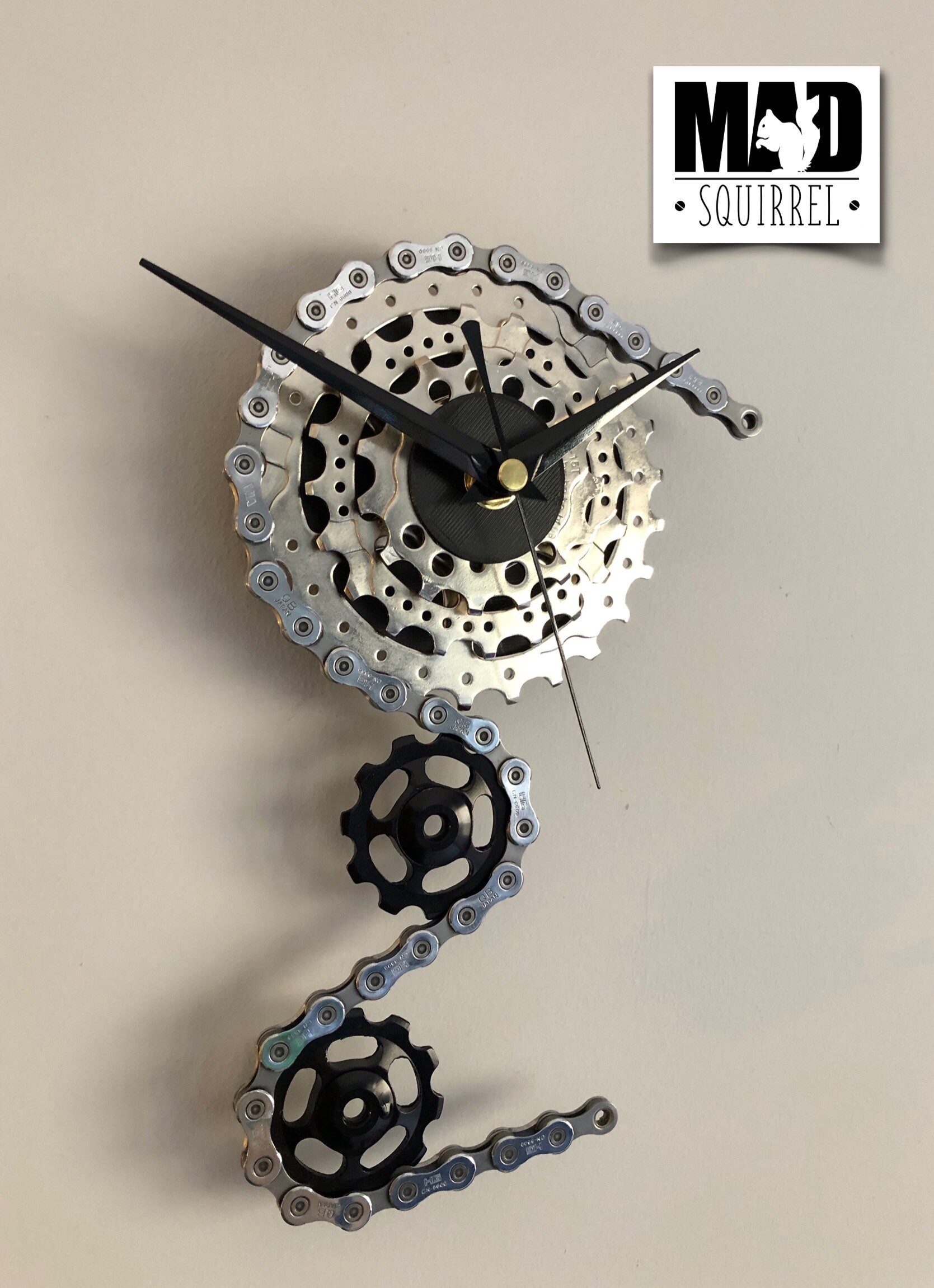Triple Sprocket and Jockey Wheel Clock, depicting a bike derailleur and