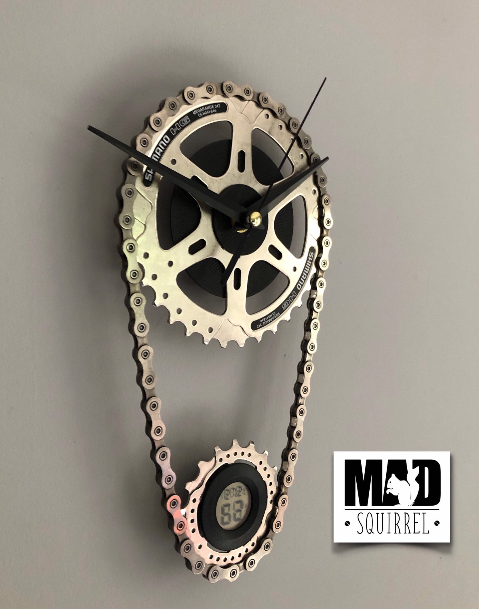 Double Bicycle Sprocket and Chain Clock with Temperature and Humidity